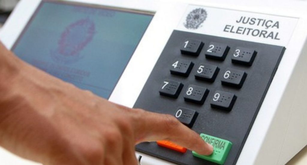 pesquisa-atlas/bloomberg-aponta-empate-tecnico-entre-flavio-bolsonaro-e-lula-no-segundo-turno