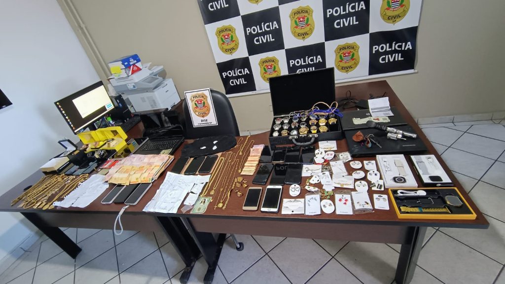 INTEGRANTES DE FACÇÃO COM ATUAÇÃO NA BAIXADA SÃO PRESOS EM OPERAÇÃO DA POLÍCIA CIVIL integrantes-de-faccao-com-atuacao-na-baixada-sao-presos-em-operacao-da-policia-civil