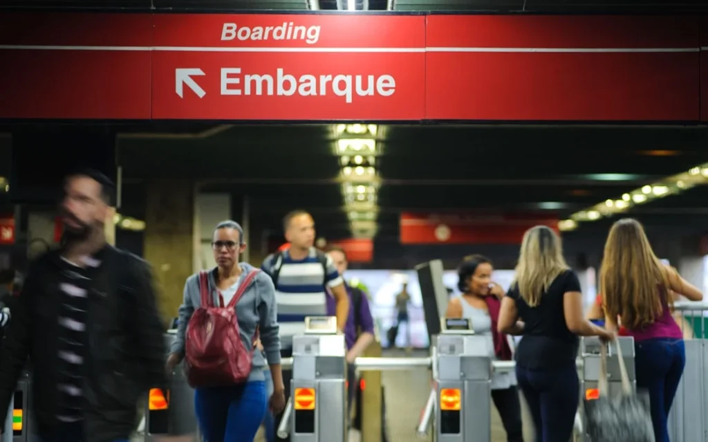 VEJA COMO FUNCIONA O TRANSPORTE SOBRE TRILHOS DE SP DURANTE PARALISAÇÃO veja-como-funciona-o-transporte-sobre-trilhos-de-sp-durante-paralisacao